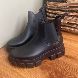Platform Chelsea boots